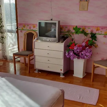 Spacious House With Garden For A Quiet Getaway Bed & Breakfast Belyakovets