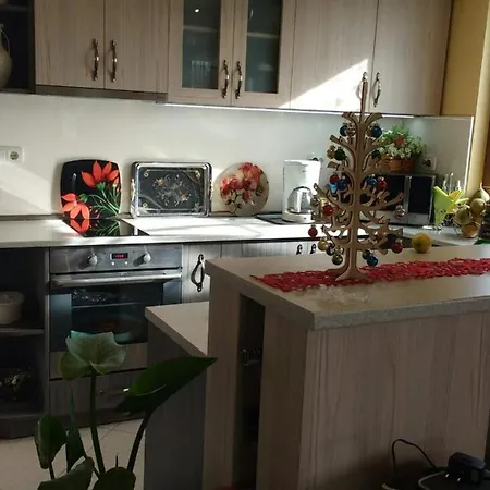 Spacious House With Garden For A Quiet Getaway Belyakovets